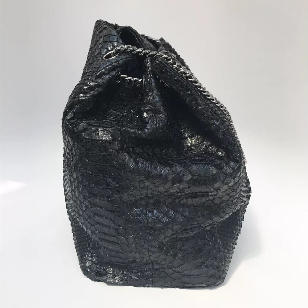 Chanel handbag - Picture 4 of 8