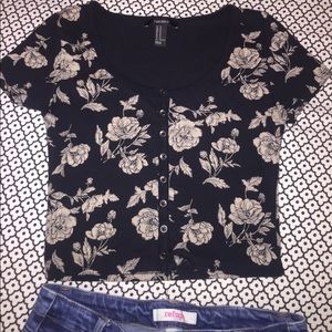 Forever 21 floral button up crop top🌹
