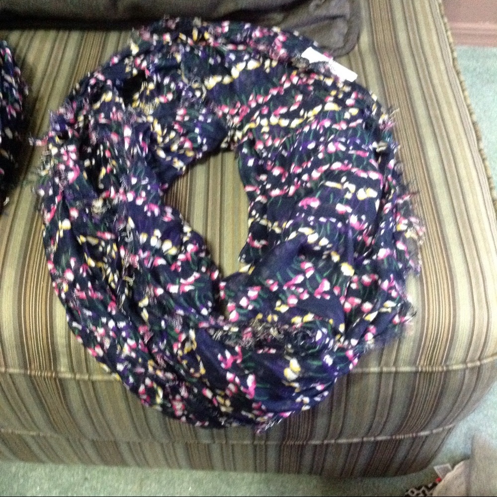 INFINITY SCARVES - Picture 2 of 2