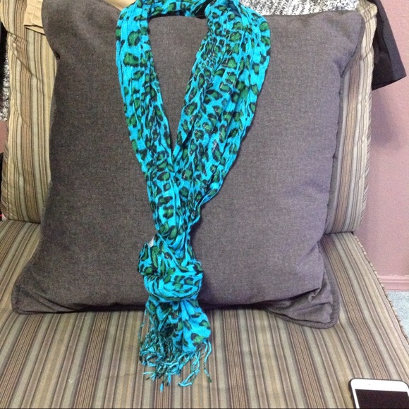 SCARVES - Picture 2 of 2