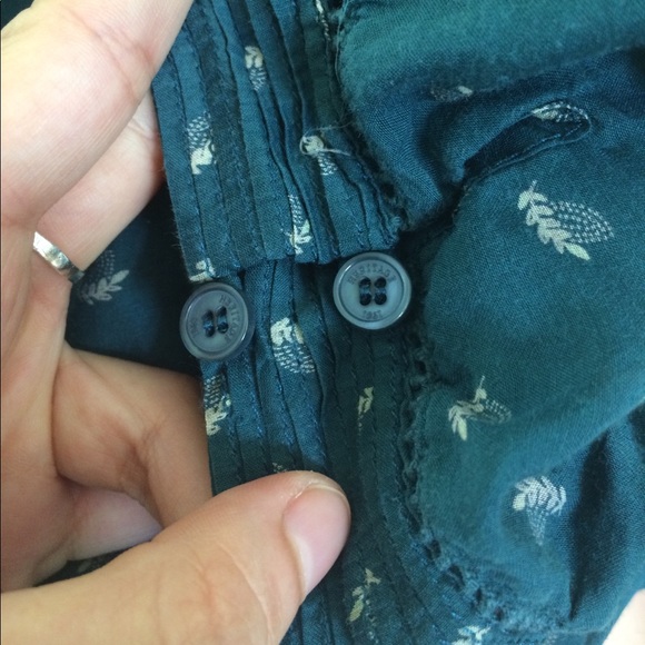 Leaf-Print Green Blouse - Picture 4 of 4