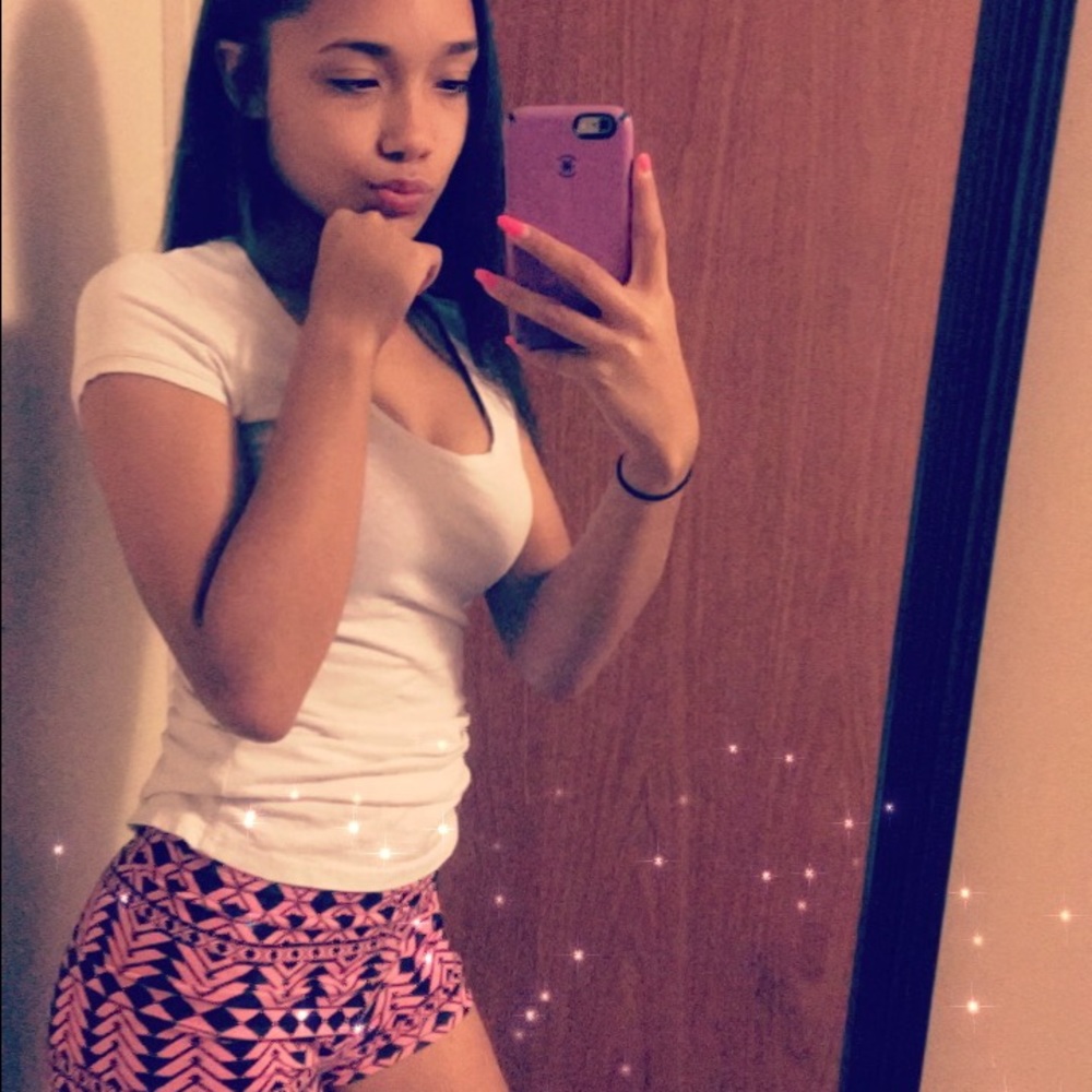 Meet your Posher, Alaya