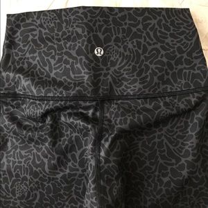 NWOT Lululemon wunder under leggings