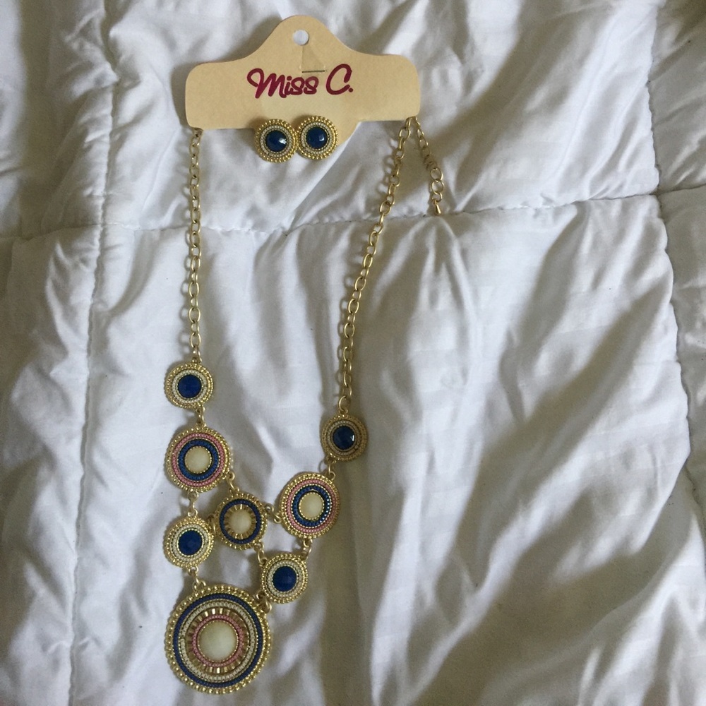 Necklace & Earring set NWT