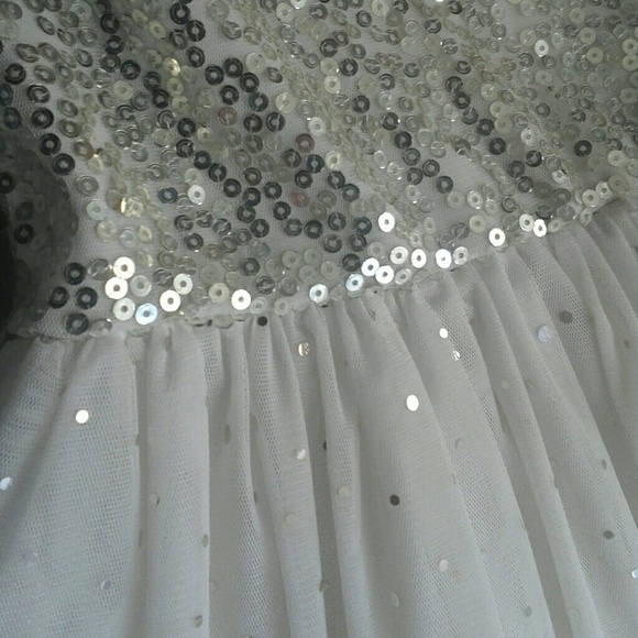 Dress - Picture 3 of 4