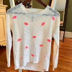 White Knit Sweater With Kiss Pattern