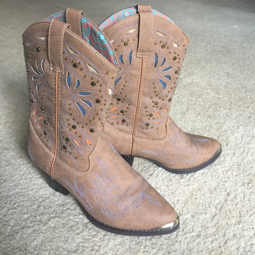 SOLD  - DINGO:  Fabulous low western boots
