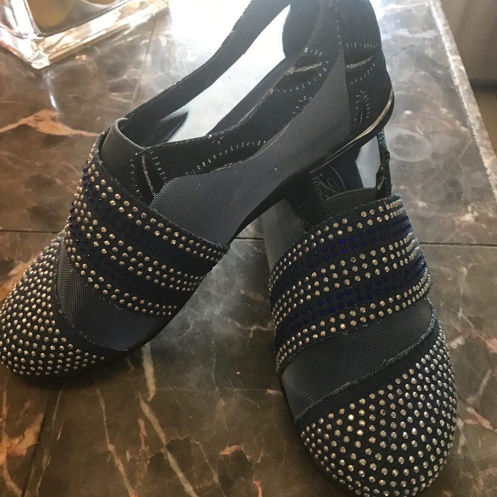Blue denim & silver loafer. Comfort sole.  Sz 5.5