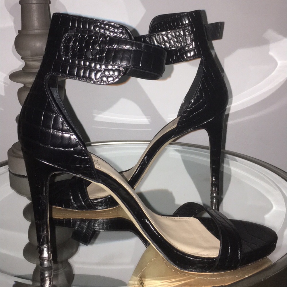 Beautiful black Vince Camuto Heels