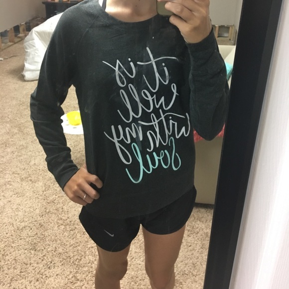 cute crewneck / long sleeve tshirt - Picture 4 of 5