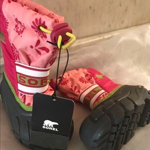 Sorel toddler size 6 snow boots pink flowers