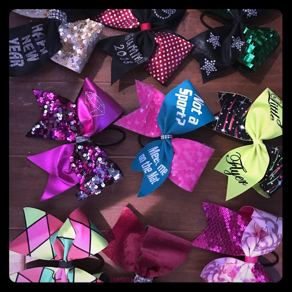 Bundle of 9 cheer bows!