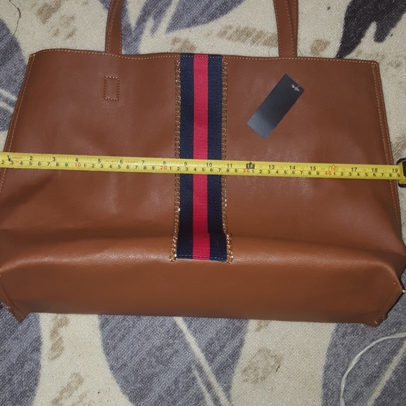 Spacious stripe with chain link shoulder bag - Picture 6 of 7