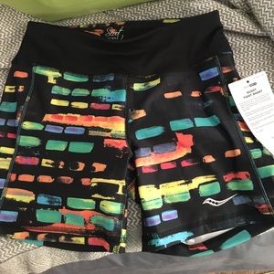 NWT Saucony scoot short