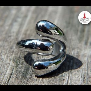 Brand New Stainless Steel Ring 🌺