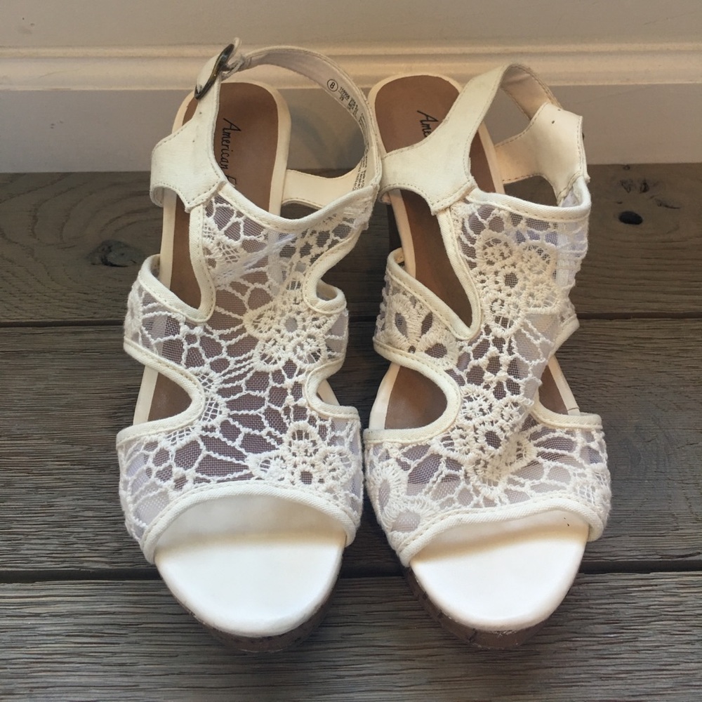 American Eagle Size 8 White Lace Wedges
