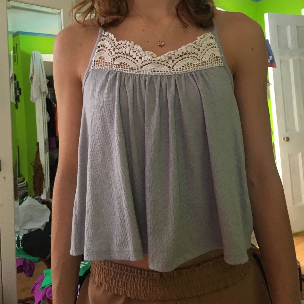 gray tank top