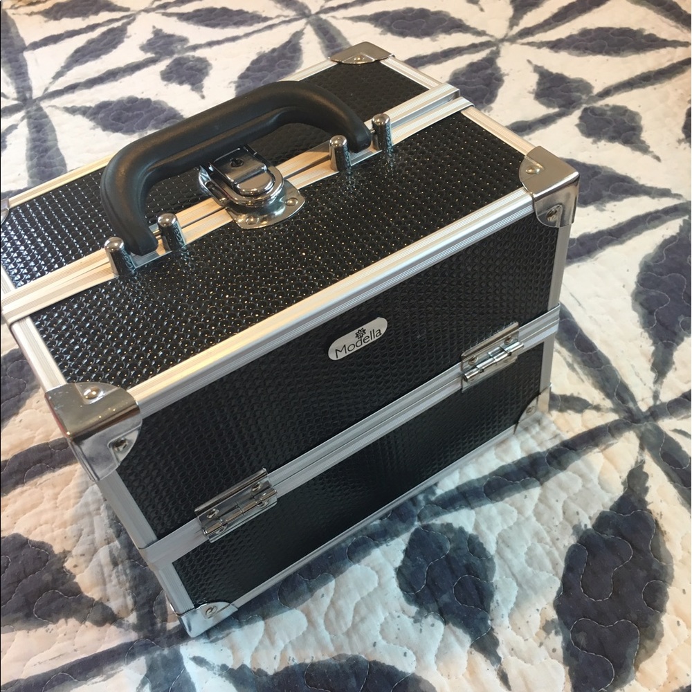 Folding makeup box