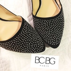 BCBG Paris pointy, rocker chic flats 🤘🏼💋
