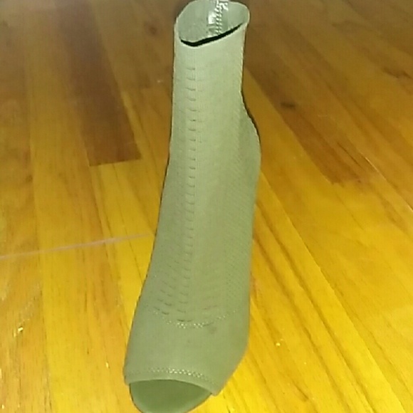 Open toe booties heels. - Picture 2 of 2