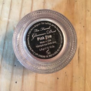 Too Faced. Glamour dust.