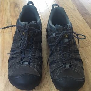 Men's K E E N hiking shoes