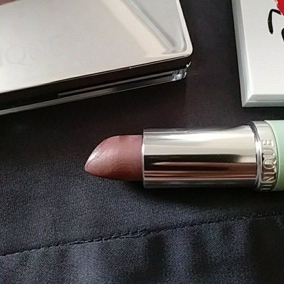 Clinique acne powder 24 golden lipstick & shadow - Picture 4 of 4