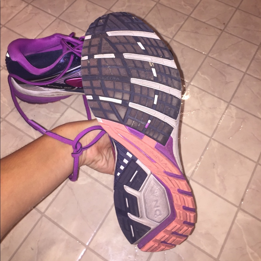 BROOKS RUNNING SHOES - Picture 3 of 5