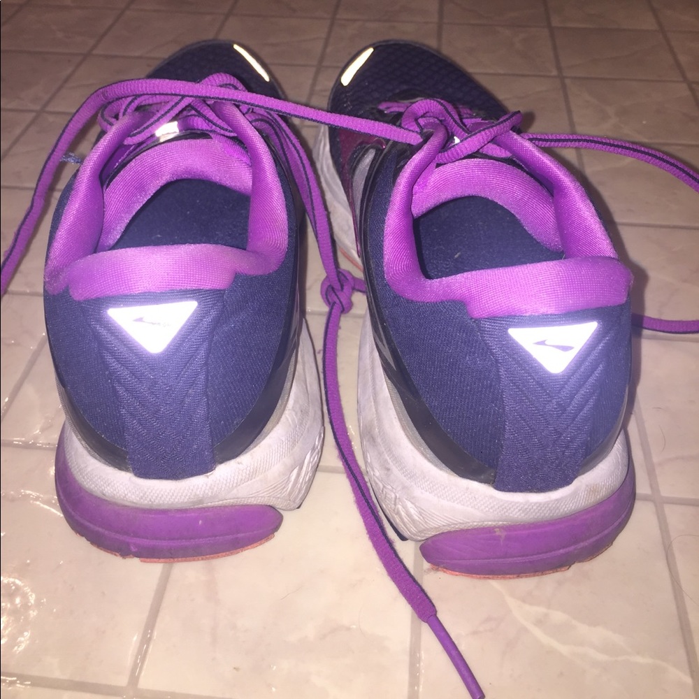 BROOKS RUNNING SHOES - Picture 4 of 5