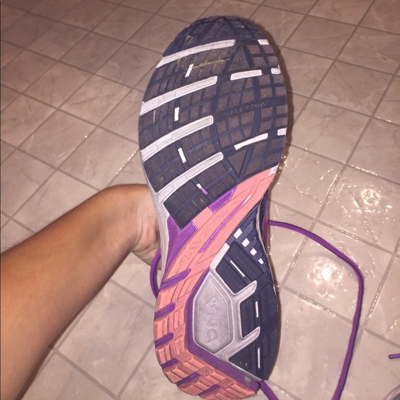 BROOKS RUNNING SHOES - Picture 2 of 5