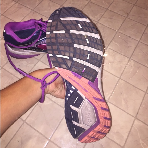 BROOKS RUNNING SHOES - Picture 3 of 5