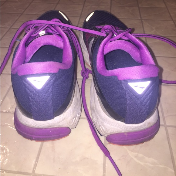 BROOKS RUNNING SHOES - Picture 4 of 5