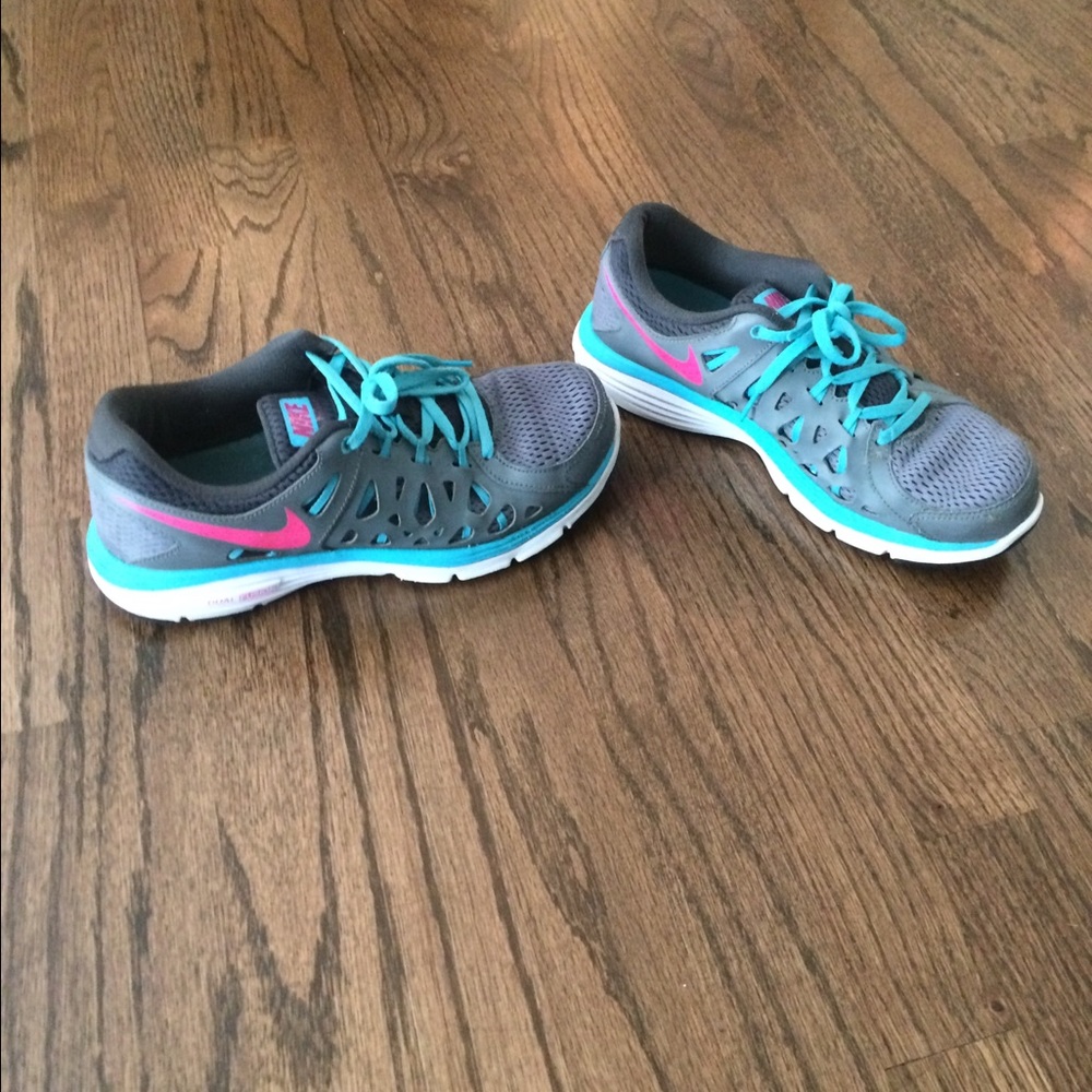Nike tennis shoes