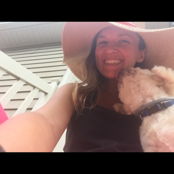 Meet your Posher, Kat - Picture 3 of 5