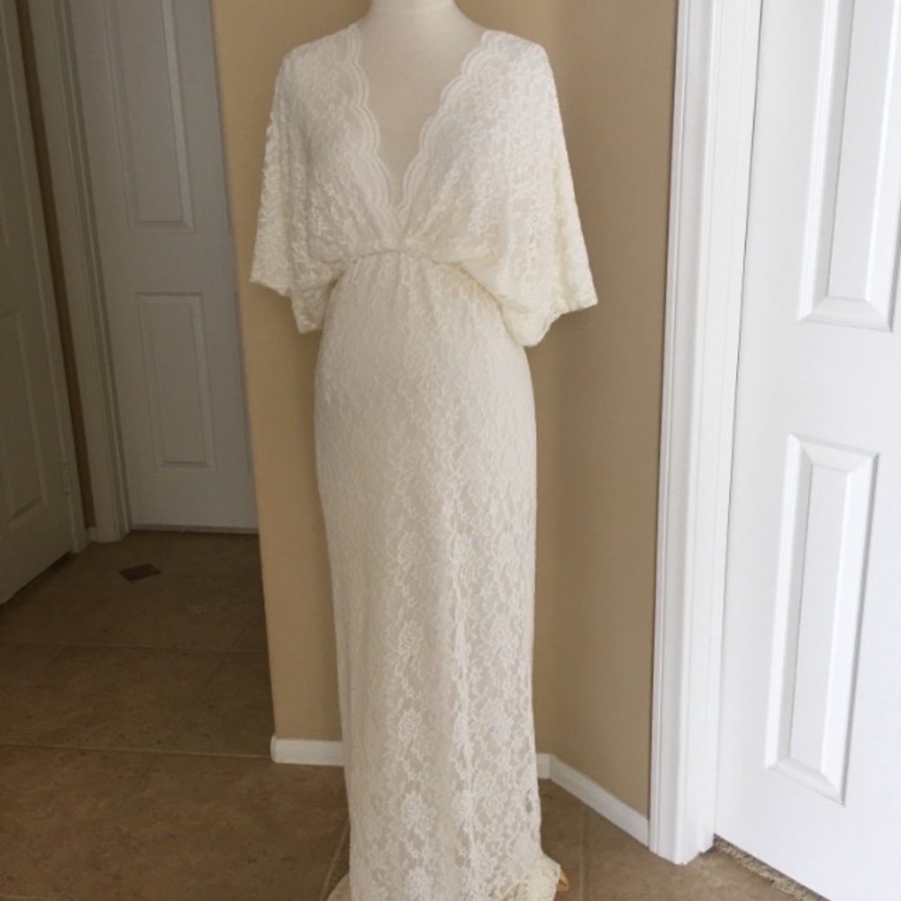 NWOT Ivory lace wedding/bridalshower dress
