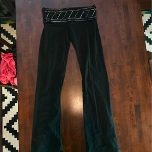 VS medium extra long yoga pants. Euc