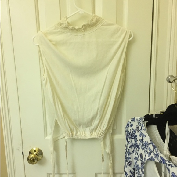 TINY light weight archeologist shirt. - Picture 3 of 3