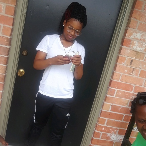 Meet your Posher, Teairra - Picture 1 of 1
