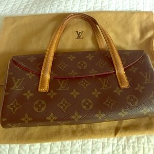 100% authentic Louis Vuitton handbag/clutch