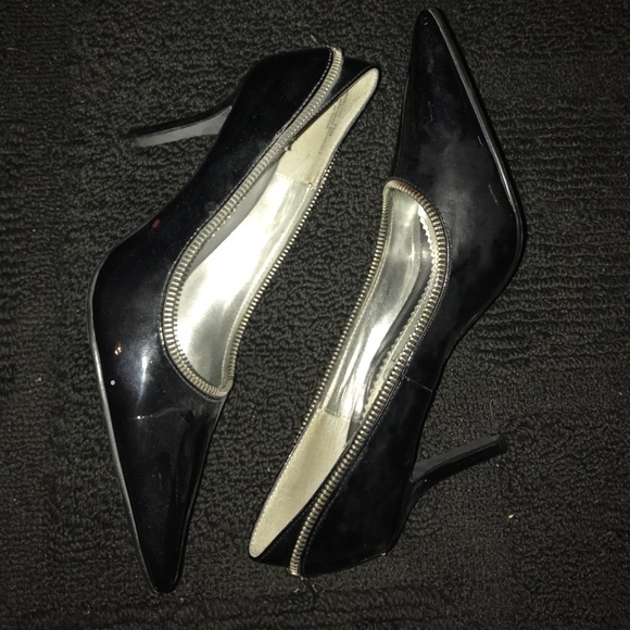 black pointed heels - Picture 2 of 3