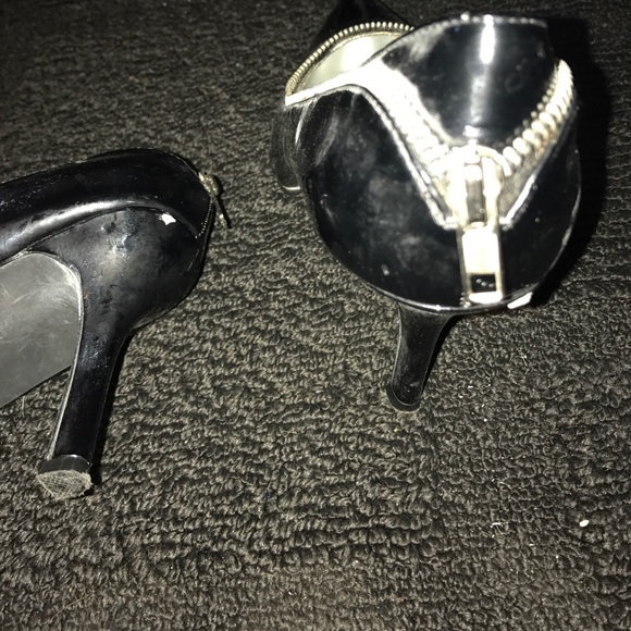 black pointed heels - Picture 3 of 3