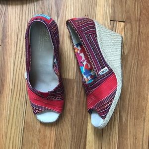 Very lightly worn Toms Wedges