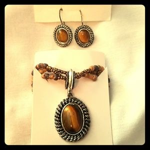 Necklace and earring set