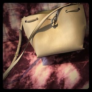 ✨⭐️NWOT large Calvin Klein cross-body⭐️✨