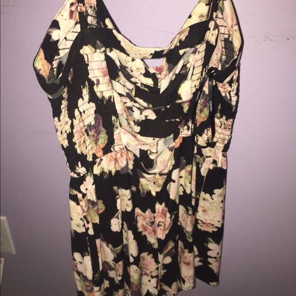 Floral romper. - Picture 2 of 2