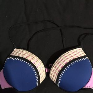 34 C Victoria Secret bikini top