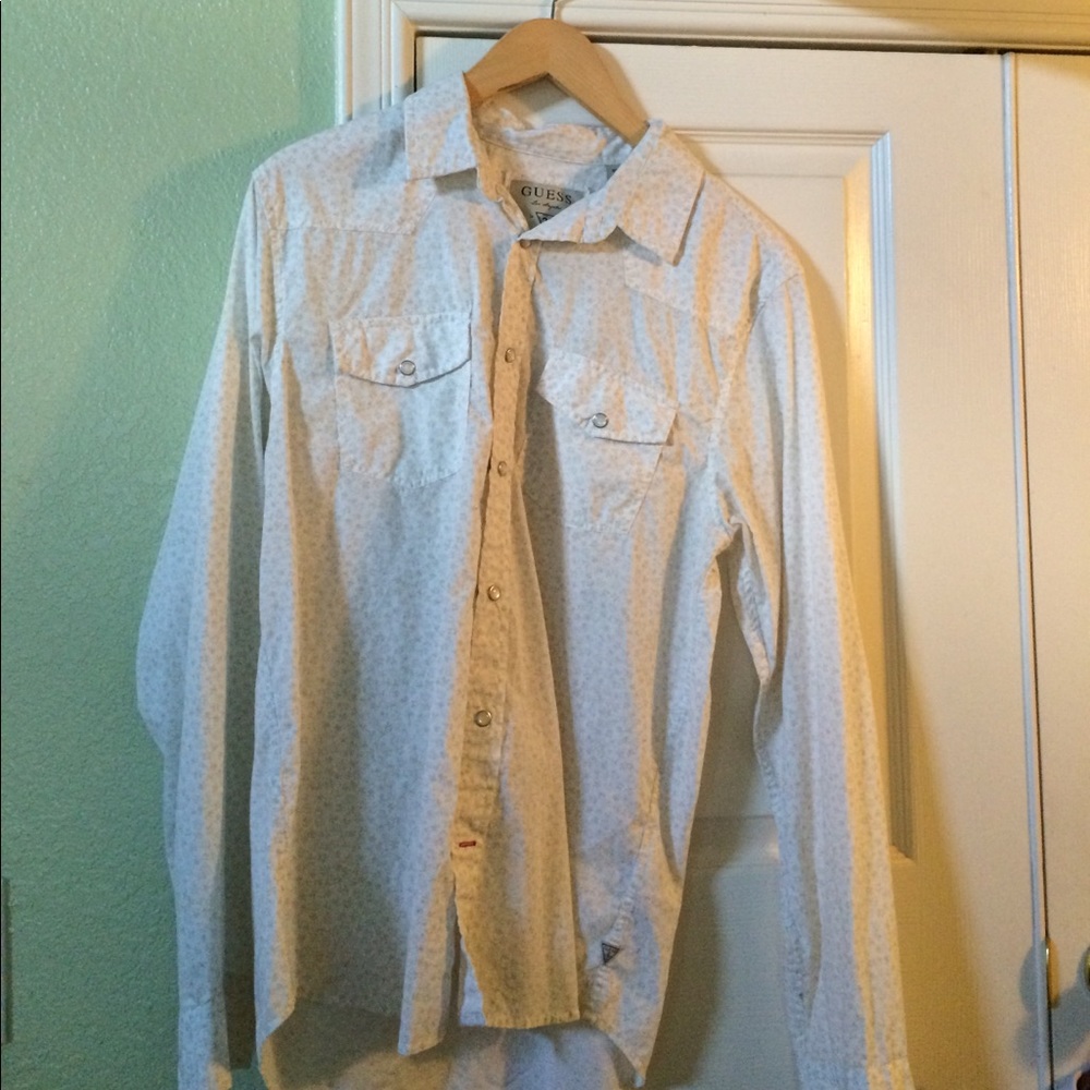 Guess Button shirt with floral design! Size Medium