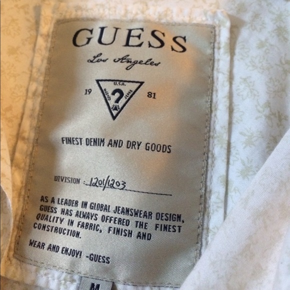 Guess Button shirt with floral design! Size Medium - Picture 2 of 3