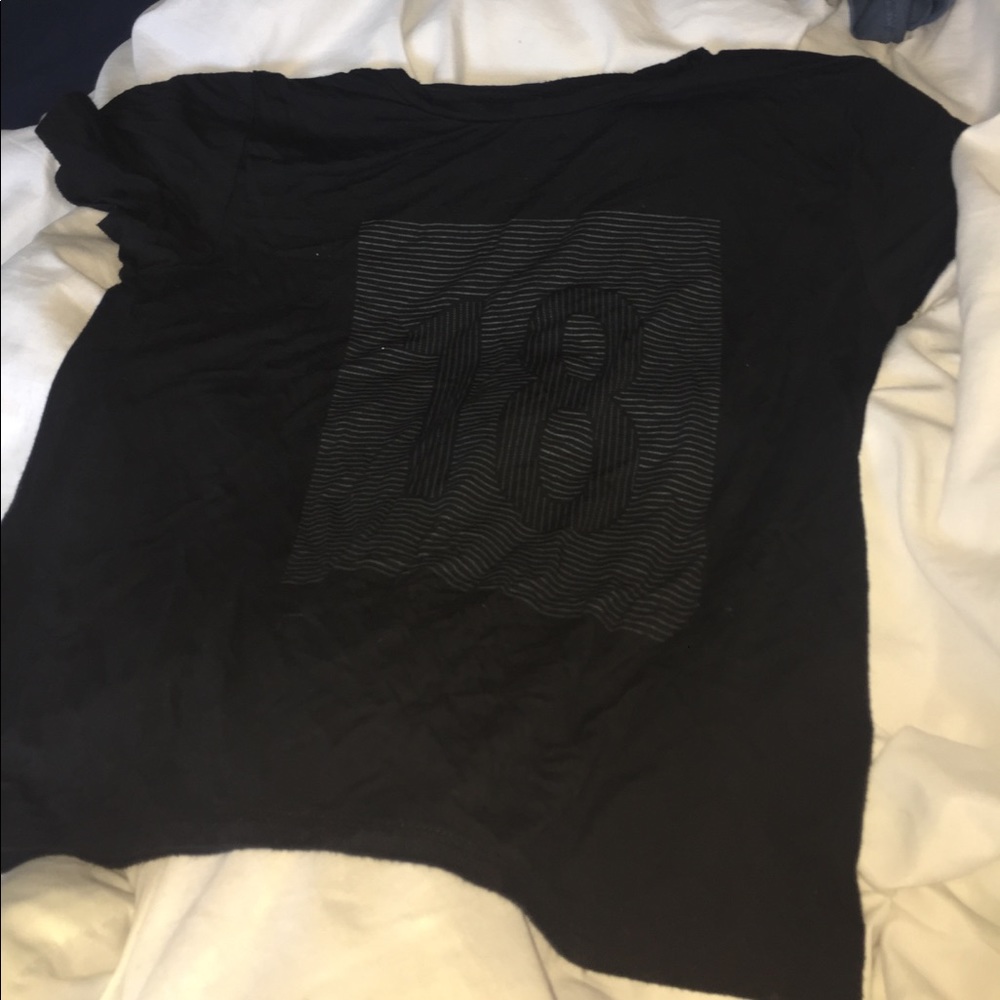 Black "18" A&F shirt