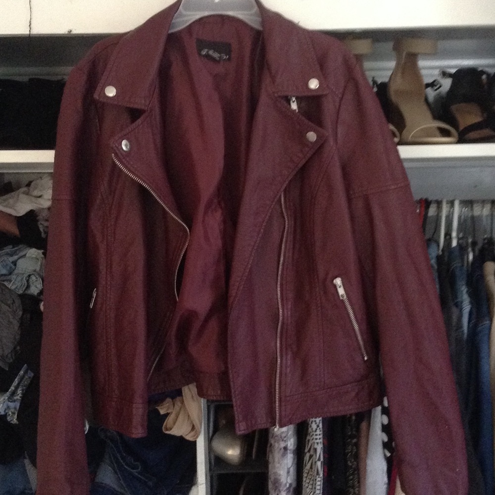 Burgundy leather jacket😽